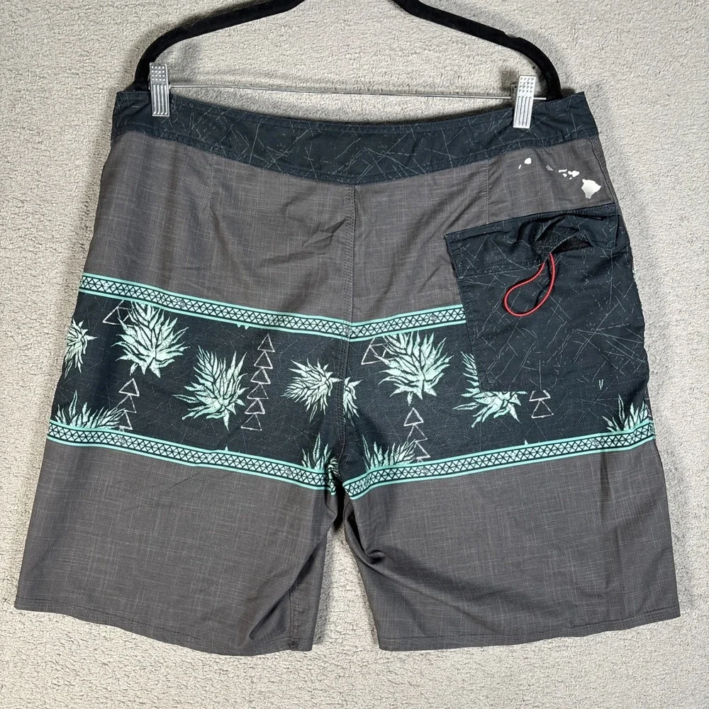 Quiksilver Highline SurfSilk‎ Mens Board Shorts Gray Pineapple Print Size 38